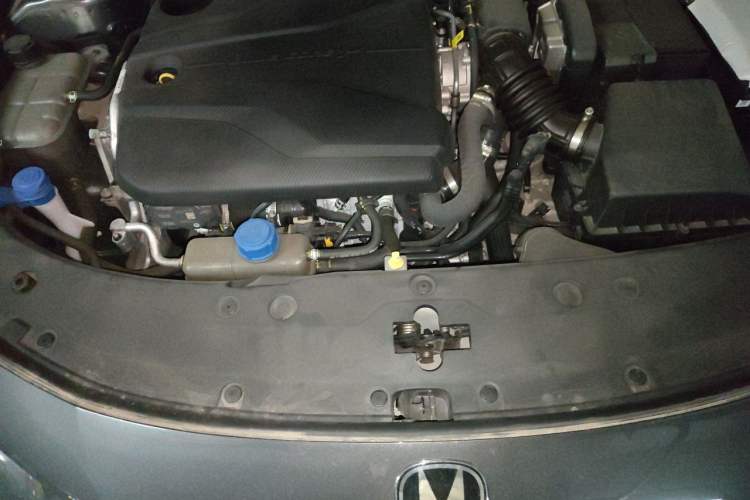 Used CHANGAN UNI-V 2024 1.5T Prestige Edition Engine Bay