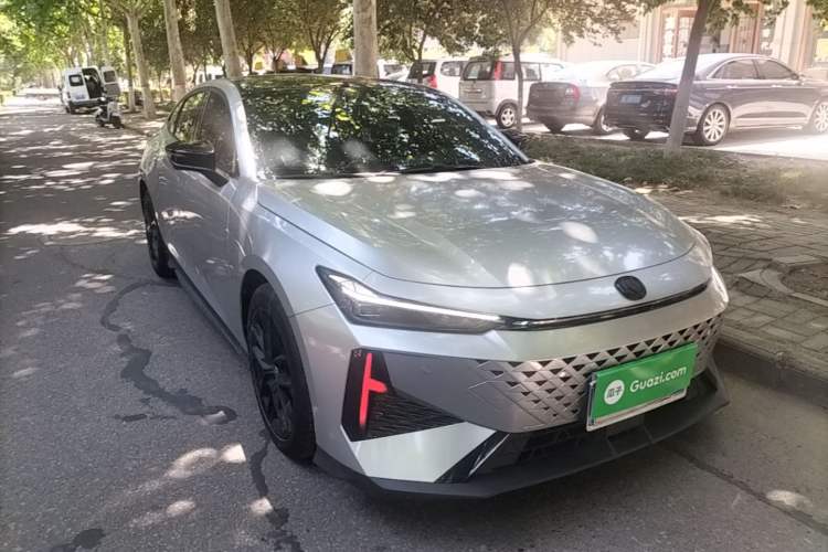 Used CHANGAN UNI-V 2024 1.5T Prestige Edition Front Right 45 Deg
