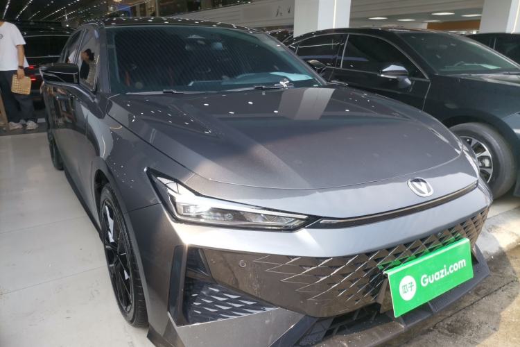 Used CHANGAN UNI-V 2024 1.5T Prestige Edition Front Right 45 Deg