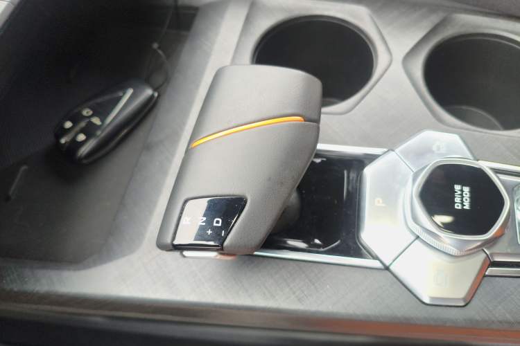 Used CHANGAN UNI-V 2024 1.5T Prestige Sport Edition Gear Lever