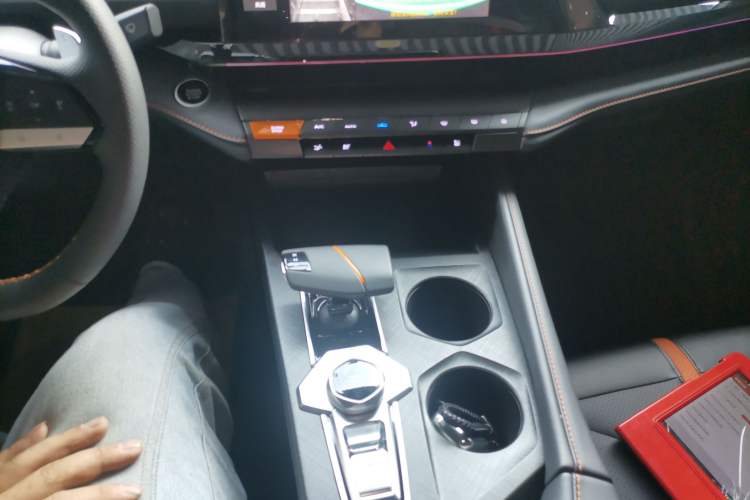 Used CHANGAN UNI-V 2024 1.5T Prestige Edition Gear Lever