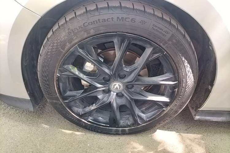 Used CHANGAN UNI-V 2024 1.5T Prestige Edition Left Front Wheel Hub
