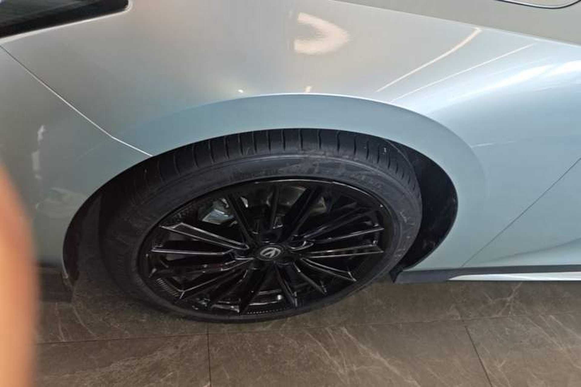 Used CHANGAN UNI-V 2024 1.5T Prestige Sport Edition Left Front Wheel Hub