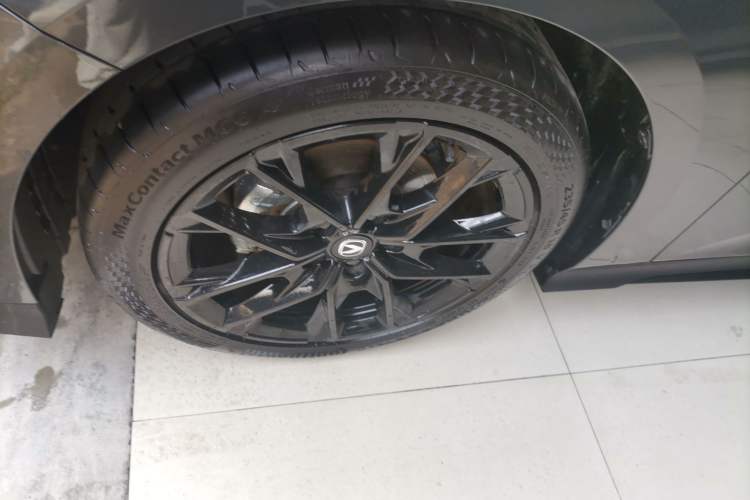 Used CHANGAN UNI-V 2024 1.5T Prestige Edition Left Front Wheel Hub
