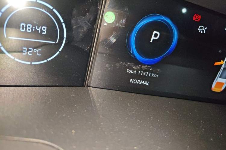 Used CHANGAN UNI-V 2024 1.5T Prestige Edition Odometer Close Up