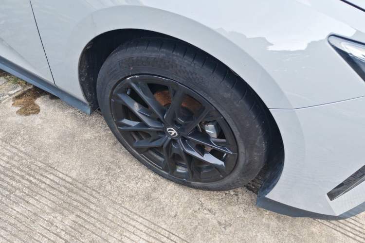 Used CHANGAN UNI-V 2024 1.5T Prestige Edition Right Front Wheel Hub
