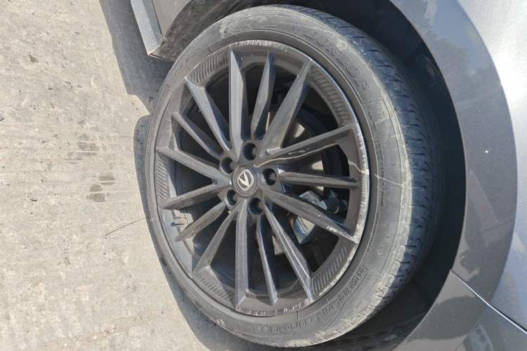 Used CHANGAN UNI-V 2024 1.5T Prestige Sport Edition Right Front Wheel Hub