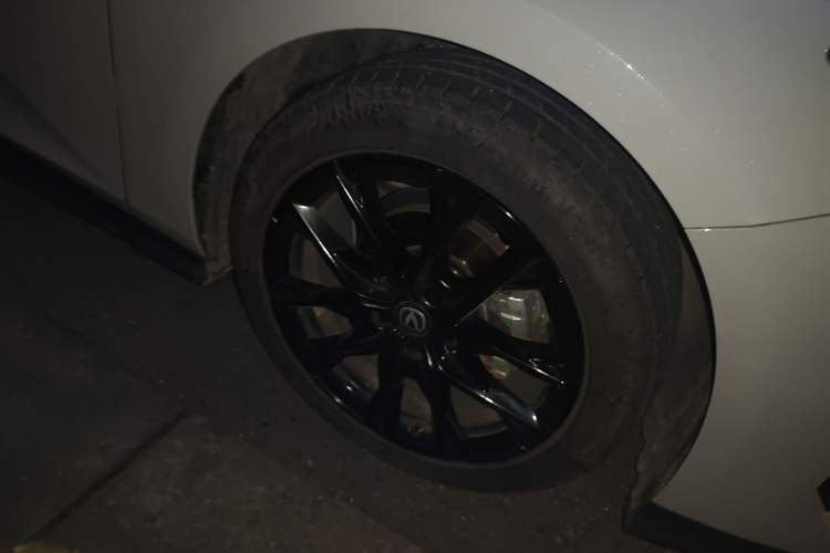 Used CHANGAN UNI-V 2024 1.5T Prestige Edition Right Front Wheel Hub