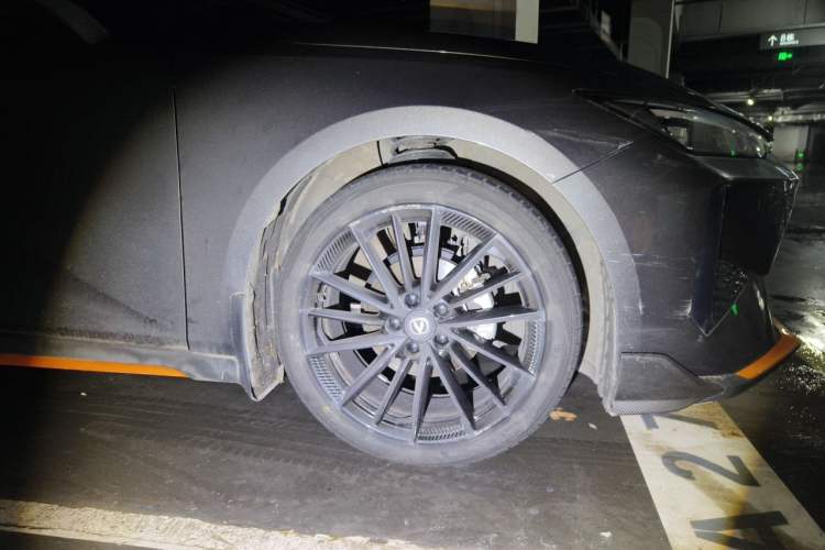 Used CHANGAN UNI-V 2024 1.5T Prestige Sport Edition Right Front Wheel Hub