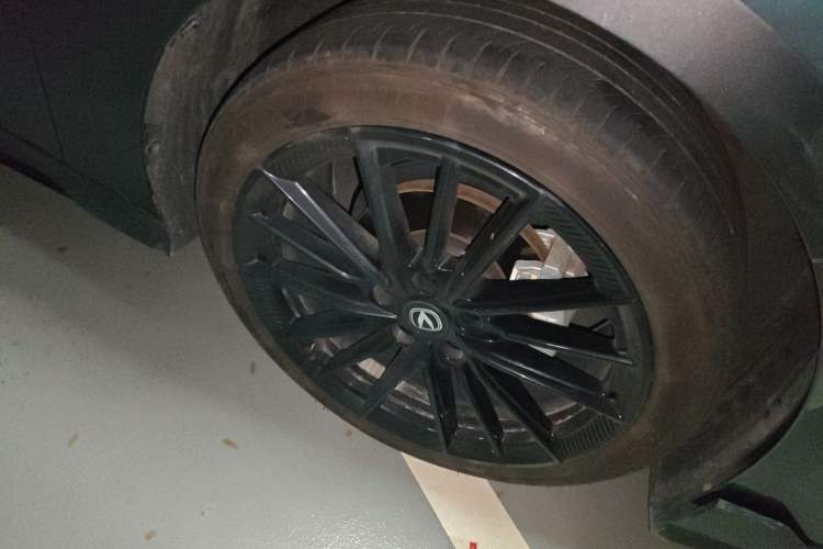 Used CHANGAN UNI-V 2024 1.5T Prestige Sport Edition Right Front Wheel Hub
