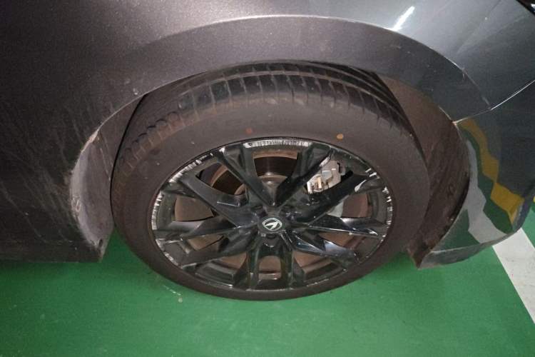 Used CHANGAN UNI-V 2024 1.5T Prestige Edition Right Front Wheel Hub
