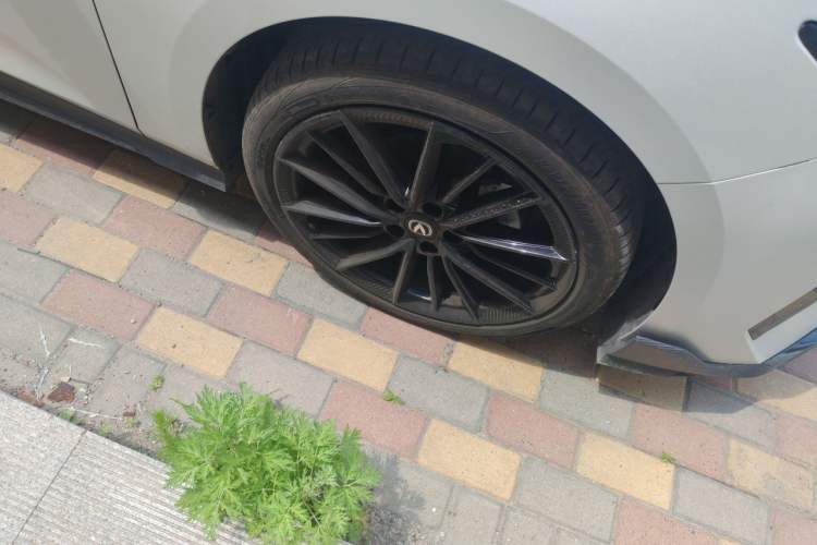 Used CHANGAN UNI-V 2024 1.5T Prestige Sport Edition Right Front Wheel Hub