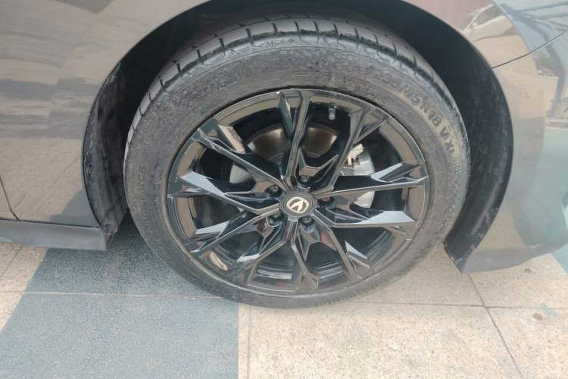Used CHANGAN UNI-V 2024 1.5T Prestige Edition Right Front Wheel Hub