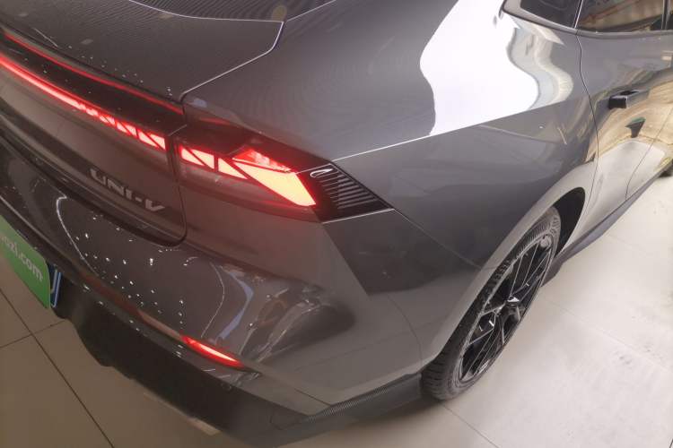 Used CHANGAN UNI-V 2024 1.5T Prestige Edition Right Rear Taillight