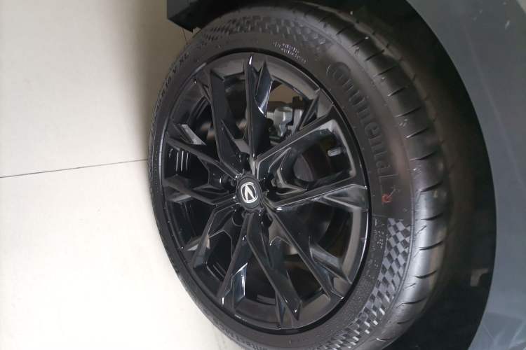 Used CHANGAN UNI-V 2024 1.5T Prestige Edition Right Rear Wheel Hub