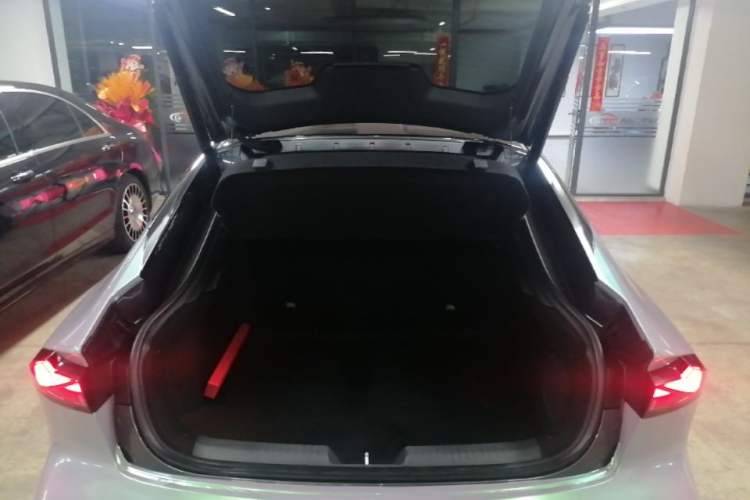 Used CHANGAN UNI-V 2024 2.0T Classic Sport Edition Trunk