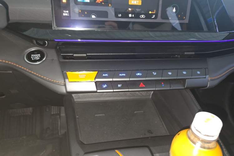 Used CHANGAN UNI-V 2024 1.5T High-Energy Version Audio And AC Panel