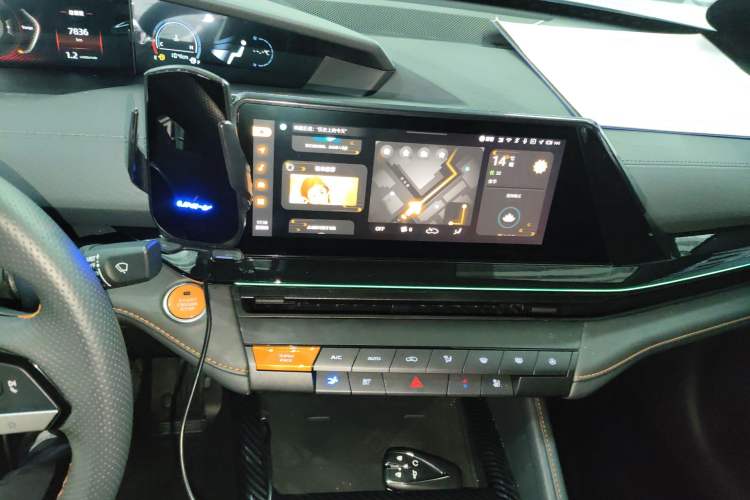 Used CHANGAN UNI-V 2024 1.5T Prestige Edition Audio And AC Panel