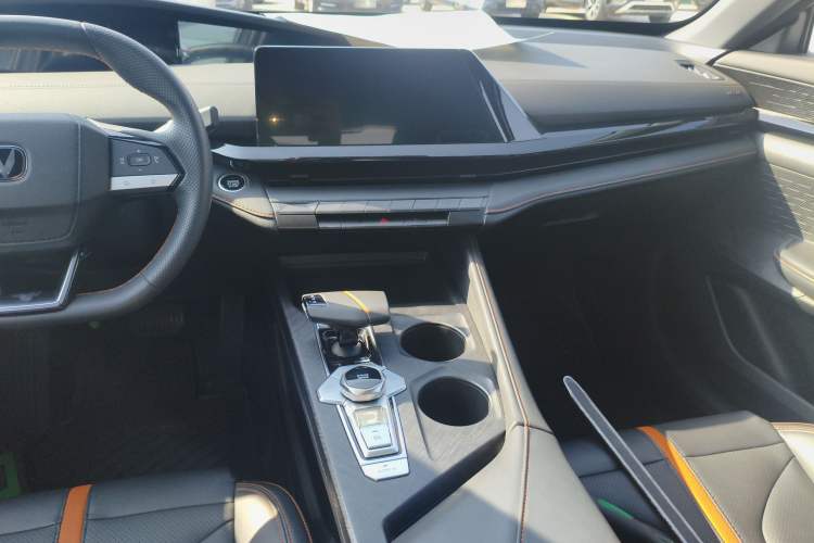 Used CHANGAN UNI-V 2024 1.5T Luxury Edition Audio And AC Panel