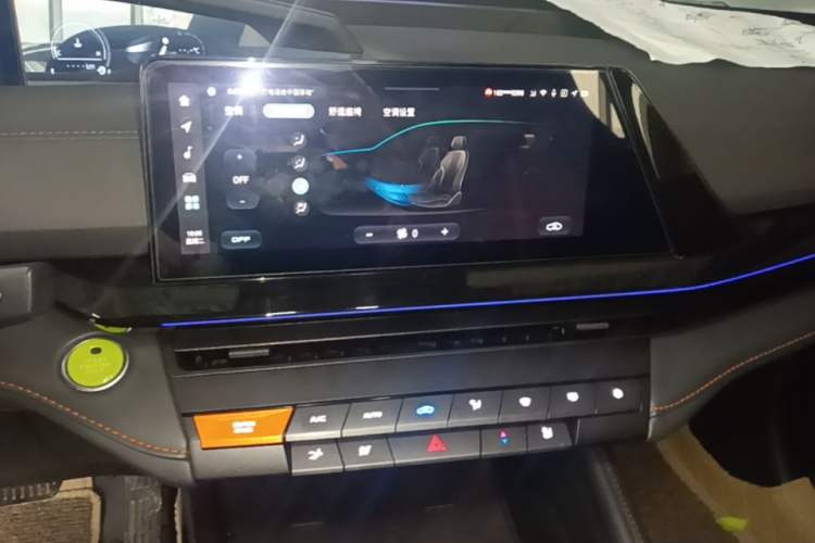 Used CHANGAN UNI-V 2024 1.5T Prestige Edition Audio And AC Panel