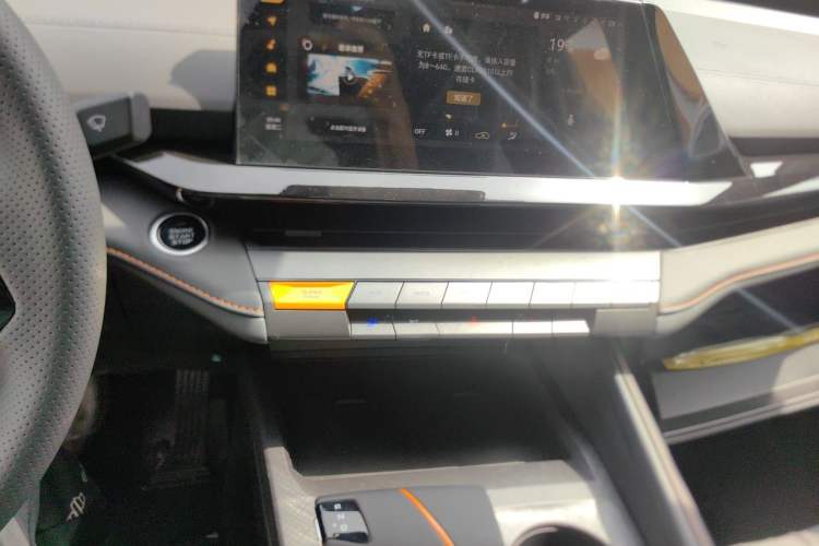 Used CHANGAN UNI-V 2024 1.5T High-Energy Version Audio And AC Panel