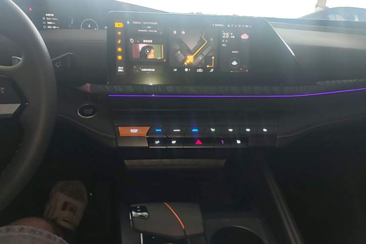 Used CHANGAN UNI-V 2024 1.5T Prestige Edition Audio And AC Panel