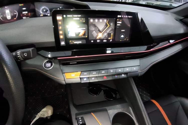 Used CHANGAN UNI-V 2024 1.5T Prestige Edition Audio And AC Panel
