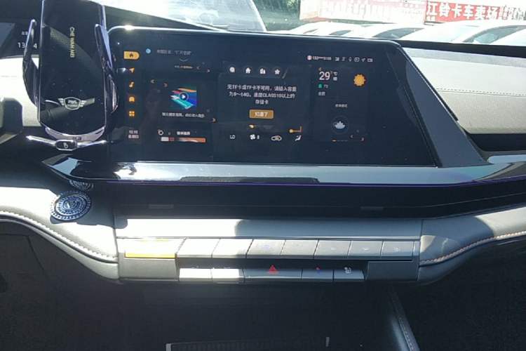 Used CHANGAN UNI-V 2024 1.5T Prestige Edition Audio And AC Panel