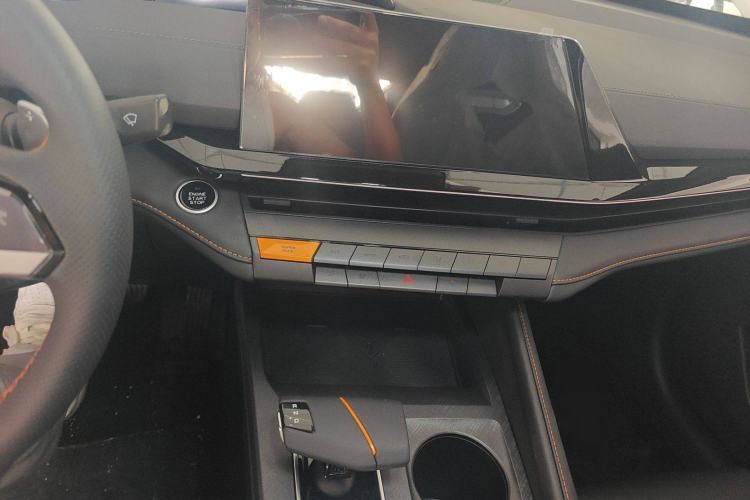 Used CHANGAN UNI-V 2024 1.5T High-Energy Version Audio And AC Panel