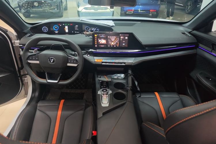 Used CHANGAN UNI-V 2024 1.5T Prestige Edition Center Console