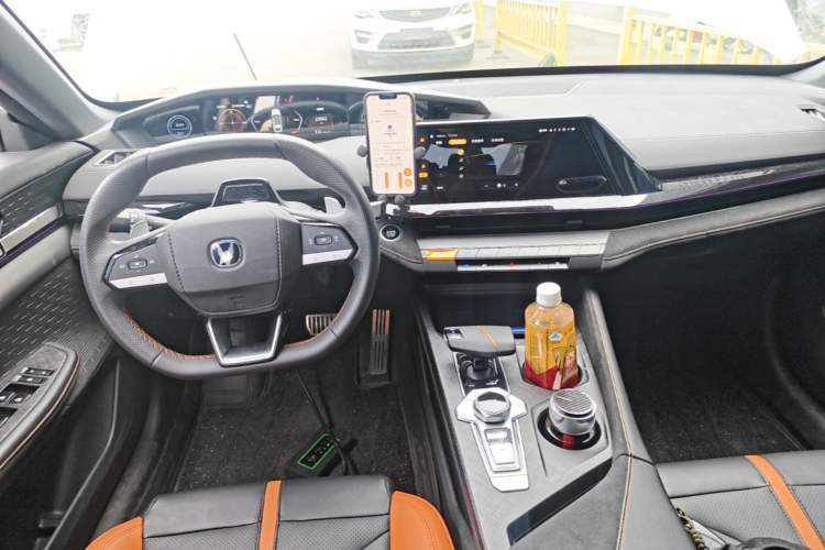 Used CHANGAN UNI-V 2024 1.5T Prestige Sport Edition Center Console