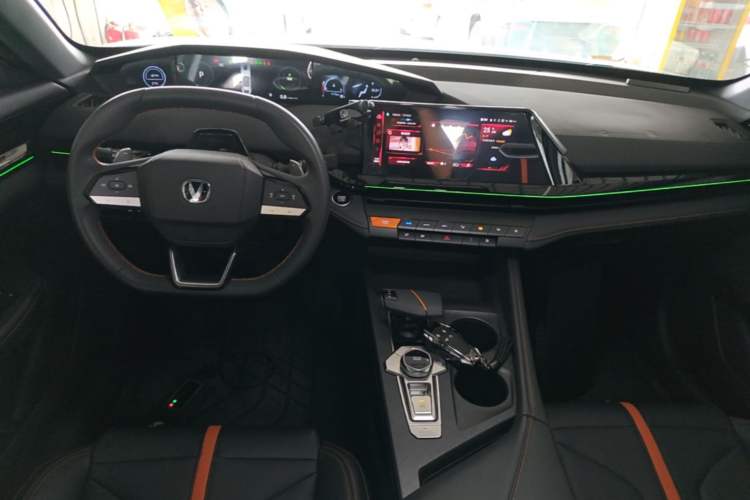 Used CHANGAN UNI-V 2024 1.5T Prestige Edition Center Console