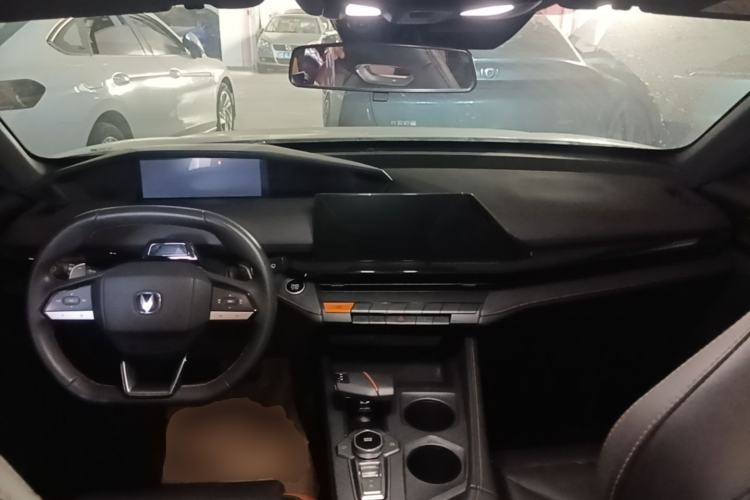 Used CHANGAN UNI-V 2024 1.5T High-Energy Version Center Console