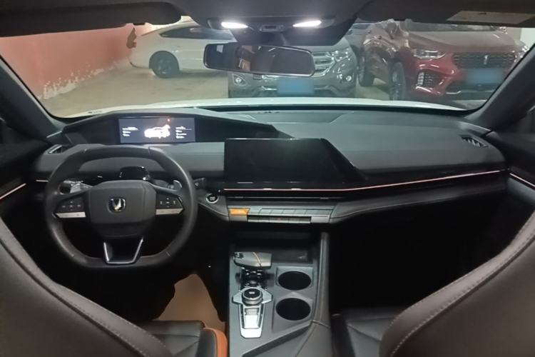 Used CHANGAN UNI-V 2024 1.5T High-Energy Version Center Console