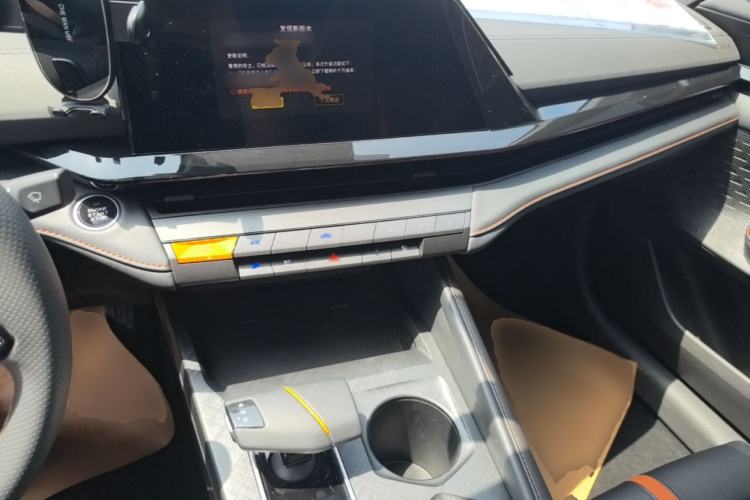 Used CHANGAN UNI-V 2024 1.5T Prestige Edition Center Console
