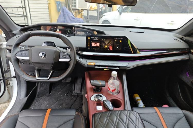 Used CHANGAN UNI-V 2024 1.5T Prestige Edition Center Console