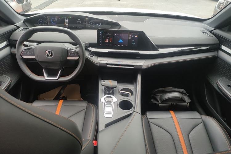 Used CHANGAN UNI-V 2024 1.5T Luxury Edition Center Console