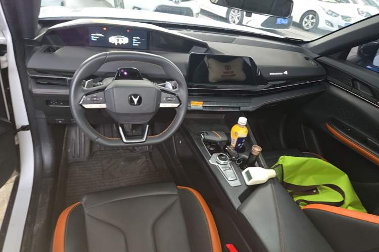 Used CHANGAN UNI-V 2024 1.5T High-Energy Version Center Console