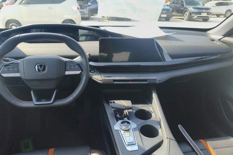 Used CHANGAN UNI-V 2024 1.5T Luxury Edition Center Console