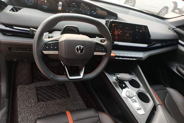 Used CHANGAN UNI-V 2024 1.5T Prestige Edition Center Console