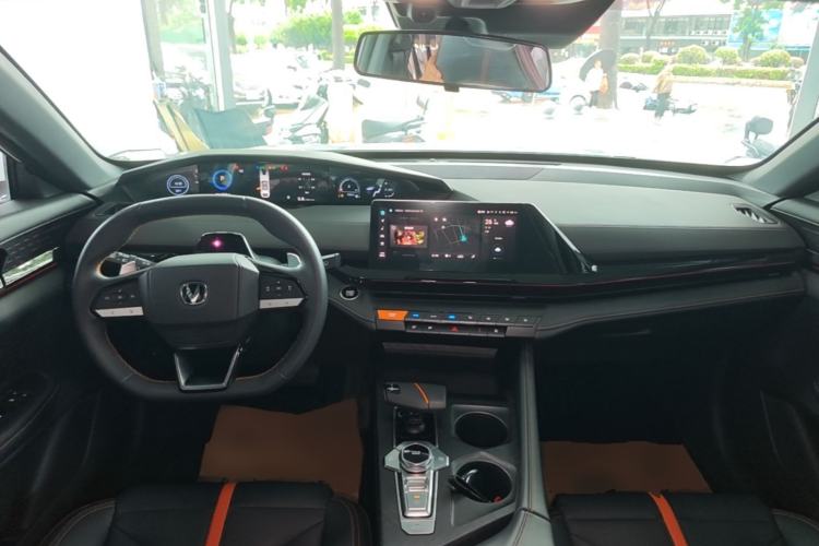 Used CHANGAN UNI-V 2024 1.5T Prestige Edition Center Console