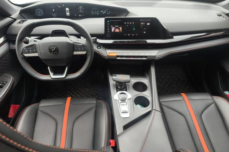 Used CHANGAN UNI-V 2024 1.5T Prestige Edition Center Console