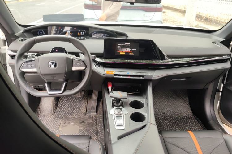 Used CHANGAN UNI-V 2024 1.5T Prestige Edition Center Console