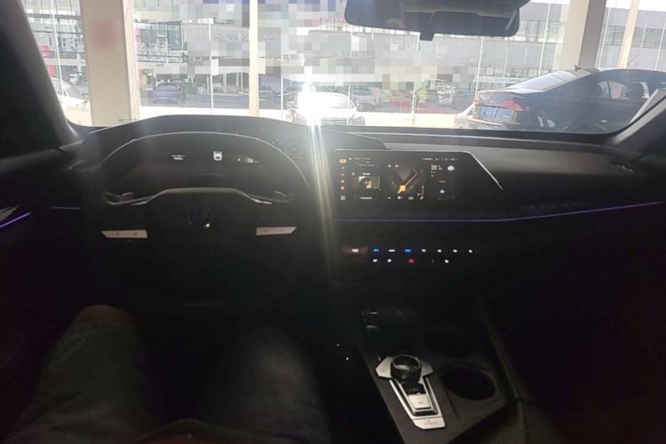 Used CHANGAN UNI-V 2024 1.5T Prestige Edition Center Console