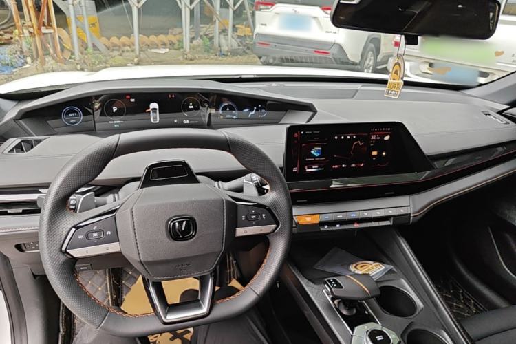 Used CHANGAN UNI-V 2024 1.5T High-Energy Version Center Console