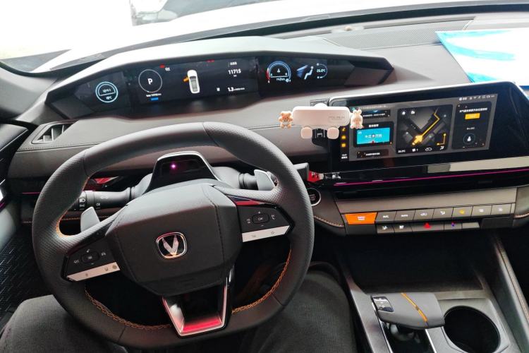 Used CHANGAN UNI-V 2024 1.5T High-Energy Version Center Console