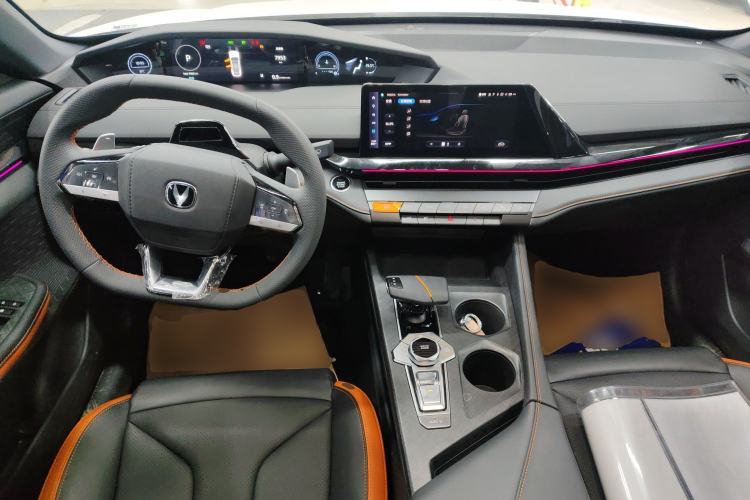 Used CHANGAN UNI-V 2024 1.5T High-Energy Version Center Console