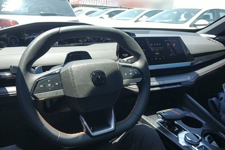 Used CHANGAN UNI-V 2024 1.5T Prestige Edition Center Console