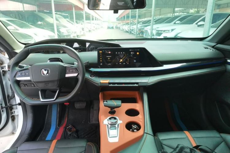 Used CHANGAN UNI-V 2024 1.5T Prestige Edition Center Console
