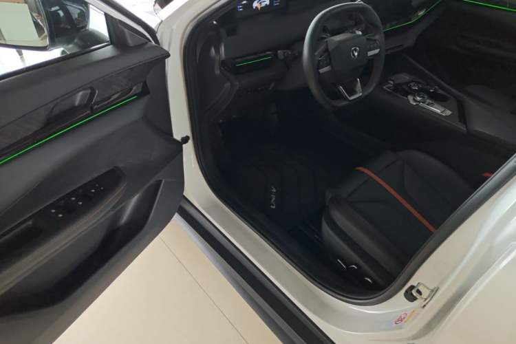 Used CHANGAN UNI-V 2024 1.5T Prestige Edition Driver Seat